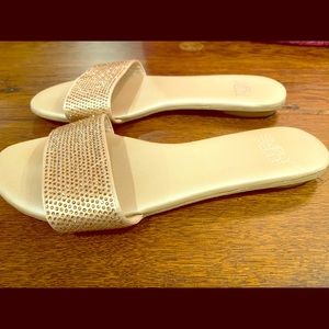 Simply Pelle women’s gold rhinestone slides 
5.5 M